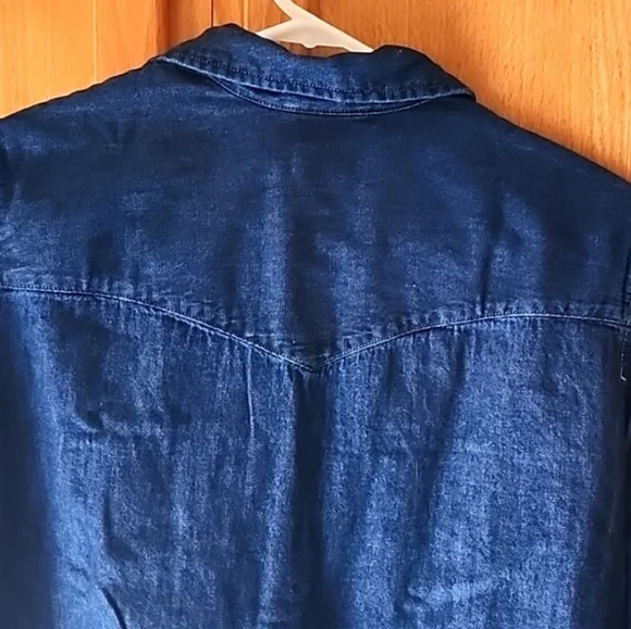 Levi Strauss Jean Shirt Long Sleeve Pearl snaps Front Pockets, Size XL - Picture 5 of 7